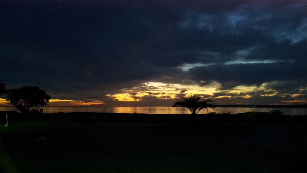 Blick auf's Meer, auf dem (Fuß-) Weg zum Restaurant