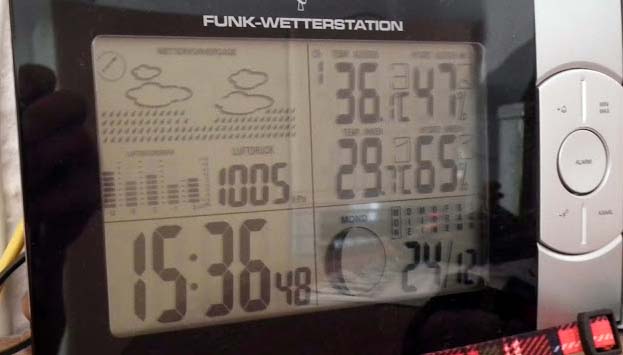 15:36 Uhr, Außentemperatur 36°C, Innentemperatur 29°C