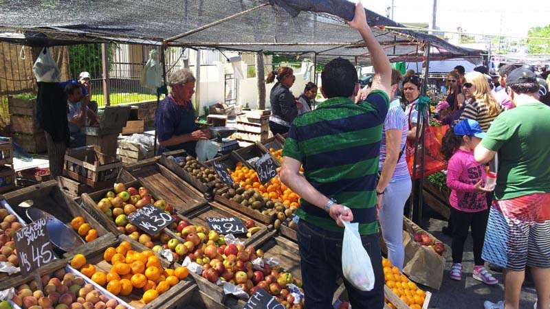 Obst-/Gemüsestand auf dem Markt