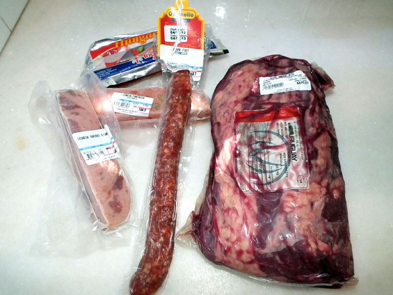 Würstchen, Lyoner, Salami und Rindfleisch