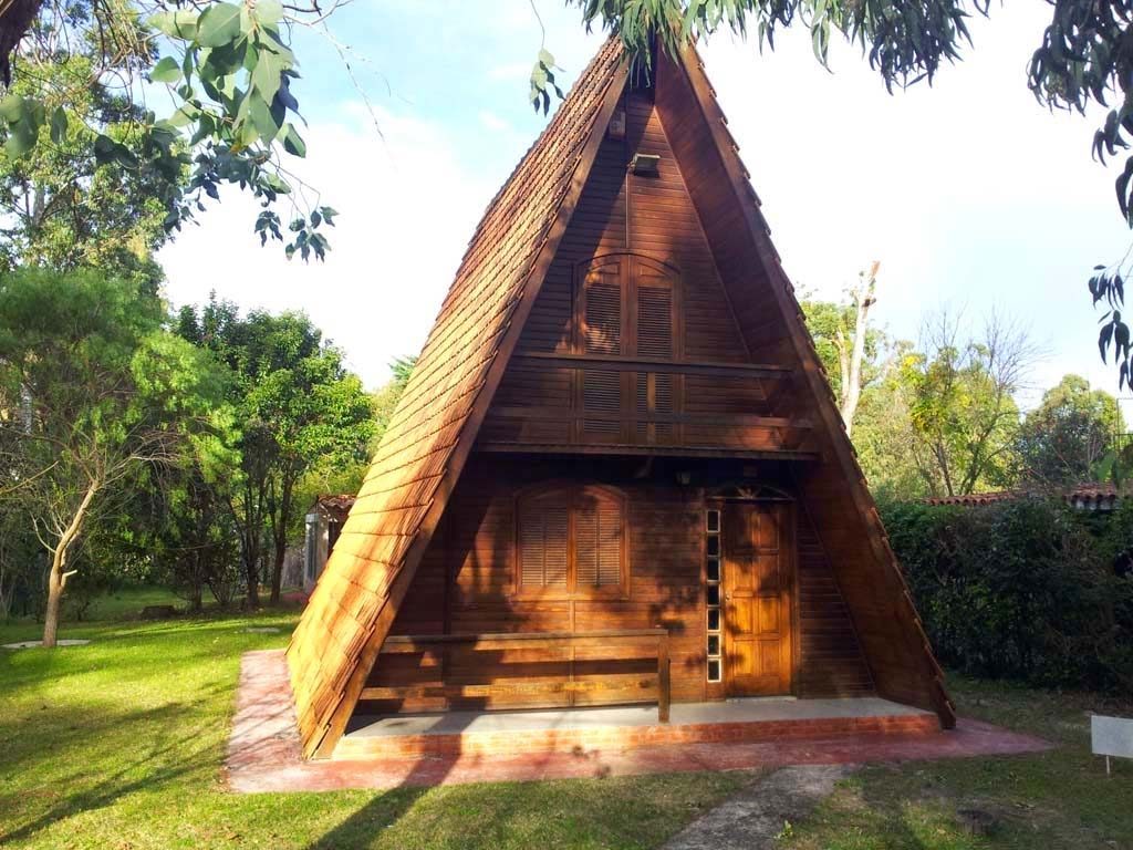 Hier ein Holz-Hexenhaus in Fortín de Santa Rosa