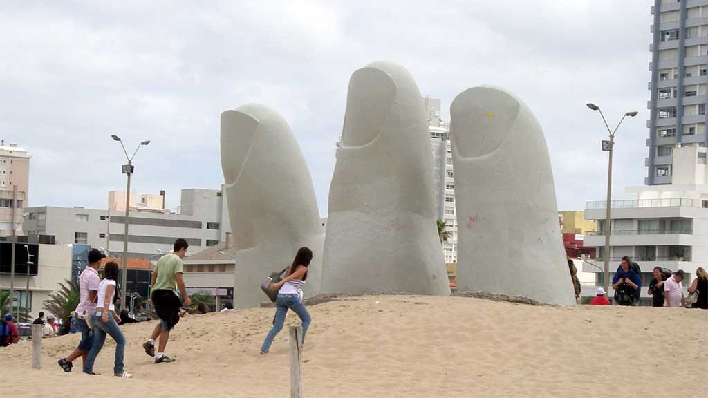 Los Dedos - am Strand von Punta del Este