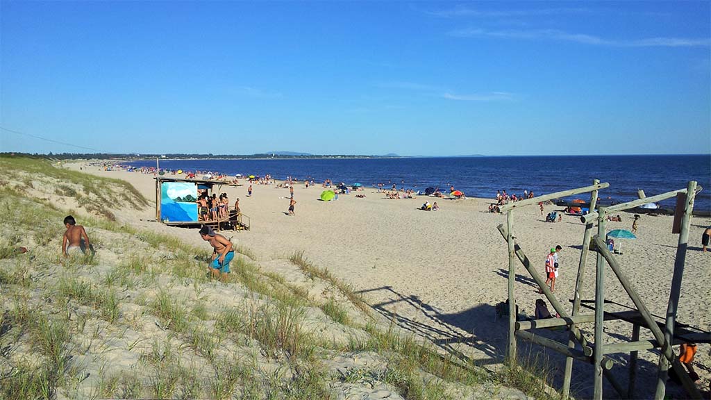 Immer noch ein Plätzchen frei am Strand, trotz 25. Dezember