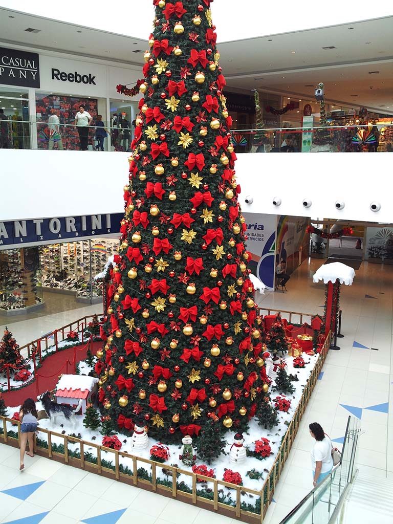 Weihnachtsbaum im Costa Urbana Shopping-Center