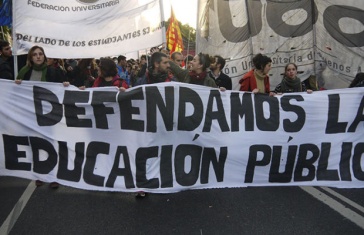Proteste von Dozenten und Studierenden in Argentinien