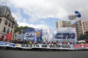 Senat, Gewerkschaften und soziale Bewegungen in Argentinien einig gegen Politik von Macri
