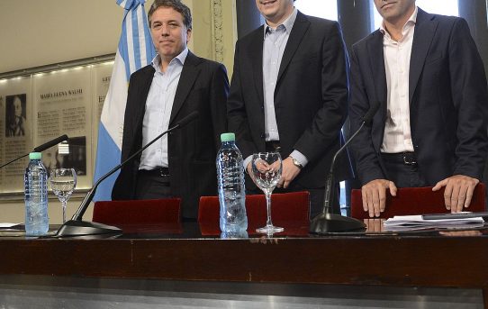 Regierung von Argentinien öffnet Türen für internationale Finanzspekulation