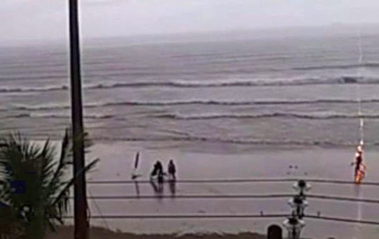 Video – Brasilien: Touristin wird am Strand von Blitz getroffen