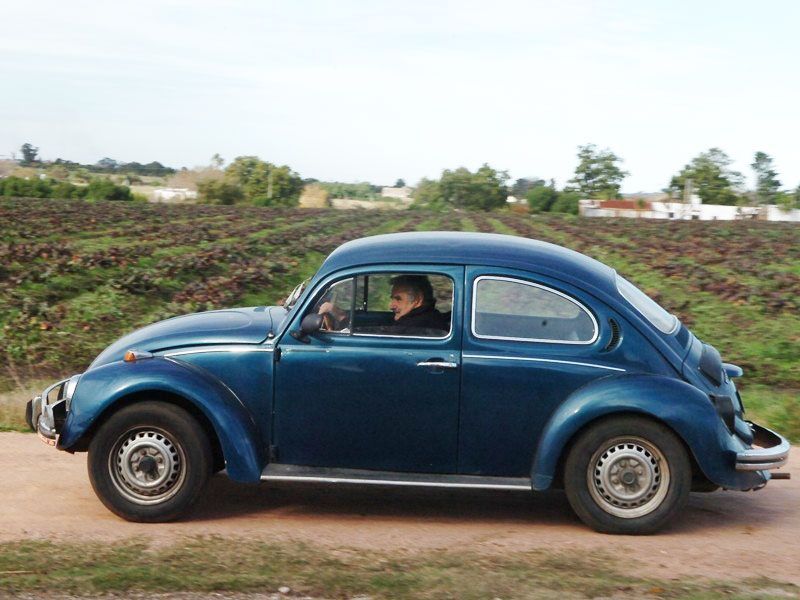 Pepe Mujica mit seinem Käfer