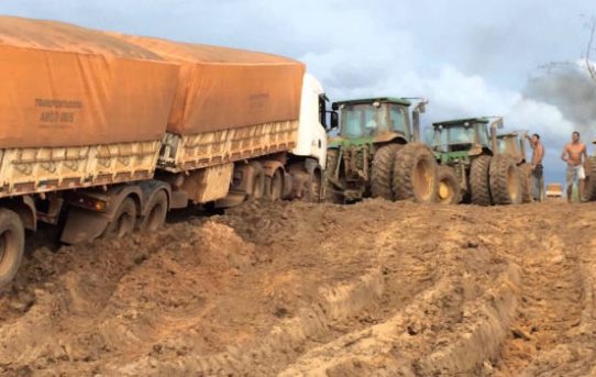 Unwetter in Brasilien: Tausende Lastwagen mit Sojabohnen gestrandet