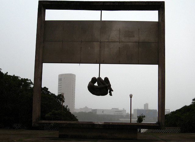Denkmal gegen Folter und Militärdiktatur in Brasilien. Die Drohung des Generals lässt an dunkle Zeiten denken