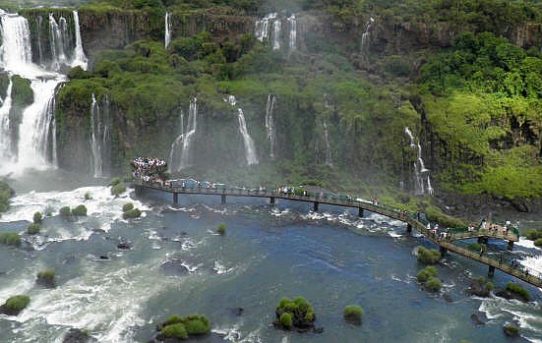 Brasilien – Argentinien: Selbstmörder stürzt sich in Iguazú-Wasserfälle